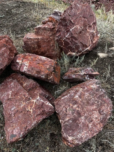 Ландшафтные глыбы красно-фиолетовые 200-1000 килограмм купить в Владимирской области