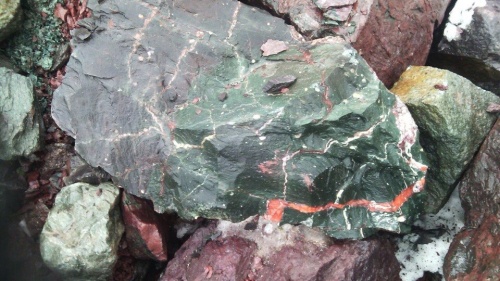 Гигантские зелёные валуны для ландшафтного дизайна весом более 5 тонн купить в Владимирской области