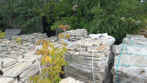 Плитняк галтованный гранитный для ландшафтного дизайна купить в Владимирской области