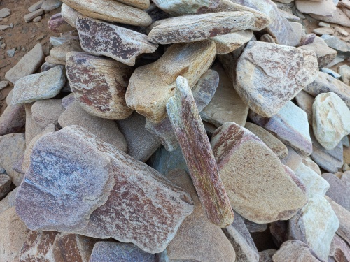 Златолит жёлтый, жёлто-зелёный глыбки и валуны для ланшафтного дизайна купить в Владимирской области