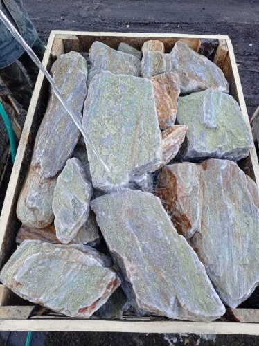 Златолит жёлтый, жёлто-зелёный глыбки и валуны для ланшафтного дизайна купить в Владимирской области