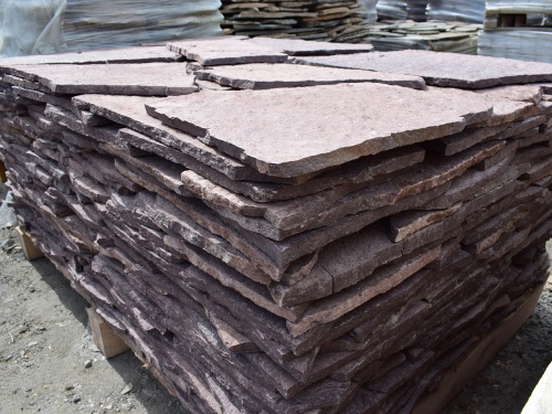 Плитняк лемезит бордовый для облицовки цоколя 20-25 мм  купить в Владимирской области