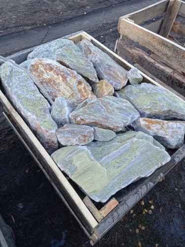 Златолит жёлтый, жёлто-зелёный глыбки и валуны для ланшафтного дизайна купить в Владимирской области