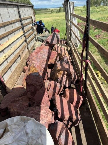 Ландшафтные глыбы красно-фиолетовые 200-1000 килограмм купить в Владимирской области