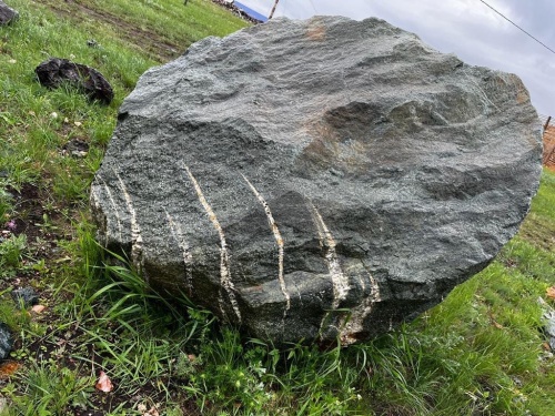 Гигантские зелёные валуны для ландшафтного дизайна весом более 5 тонн купить в Владимирской области