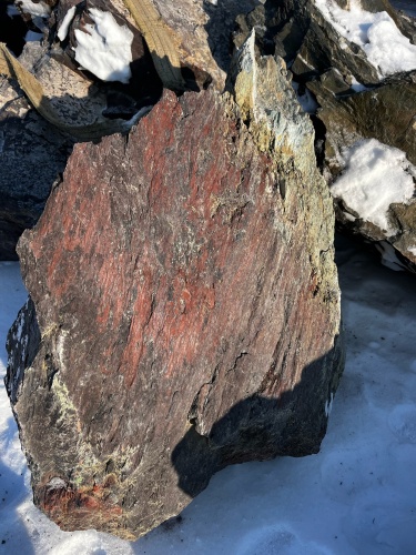 Ландшафтные глыбы красно-фиолетовые 200-1000 килограмм купить в Владимирской области