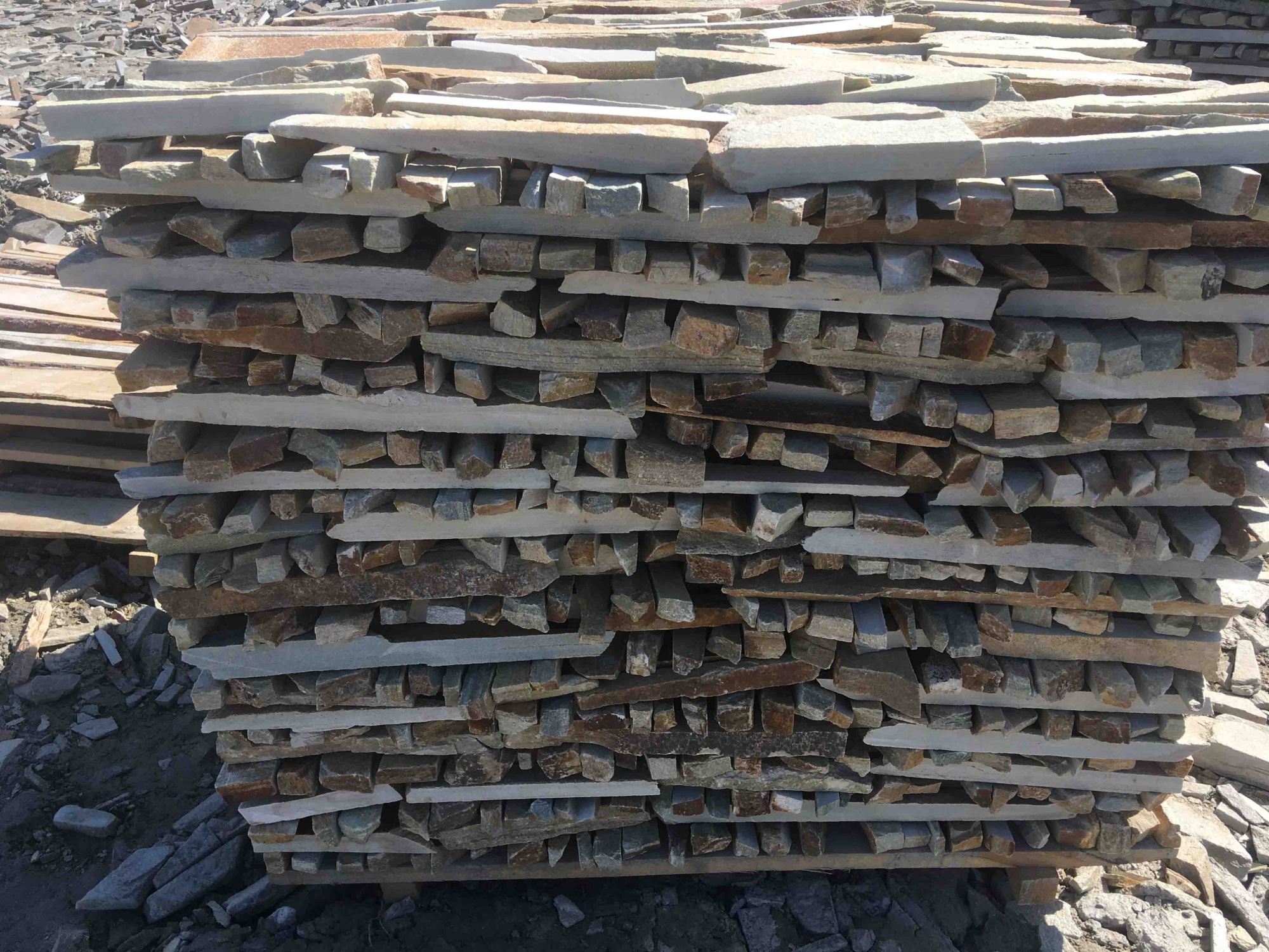 Горбушка златолит золотистый для облицовки купить в Владимирской области