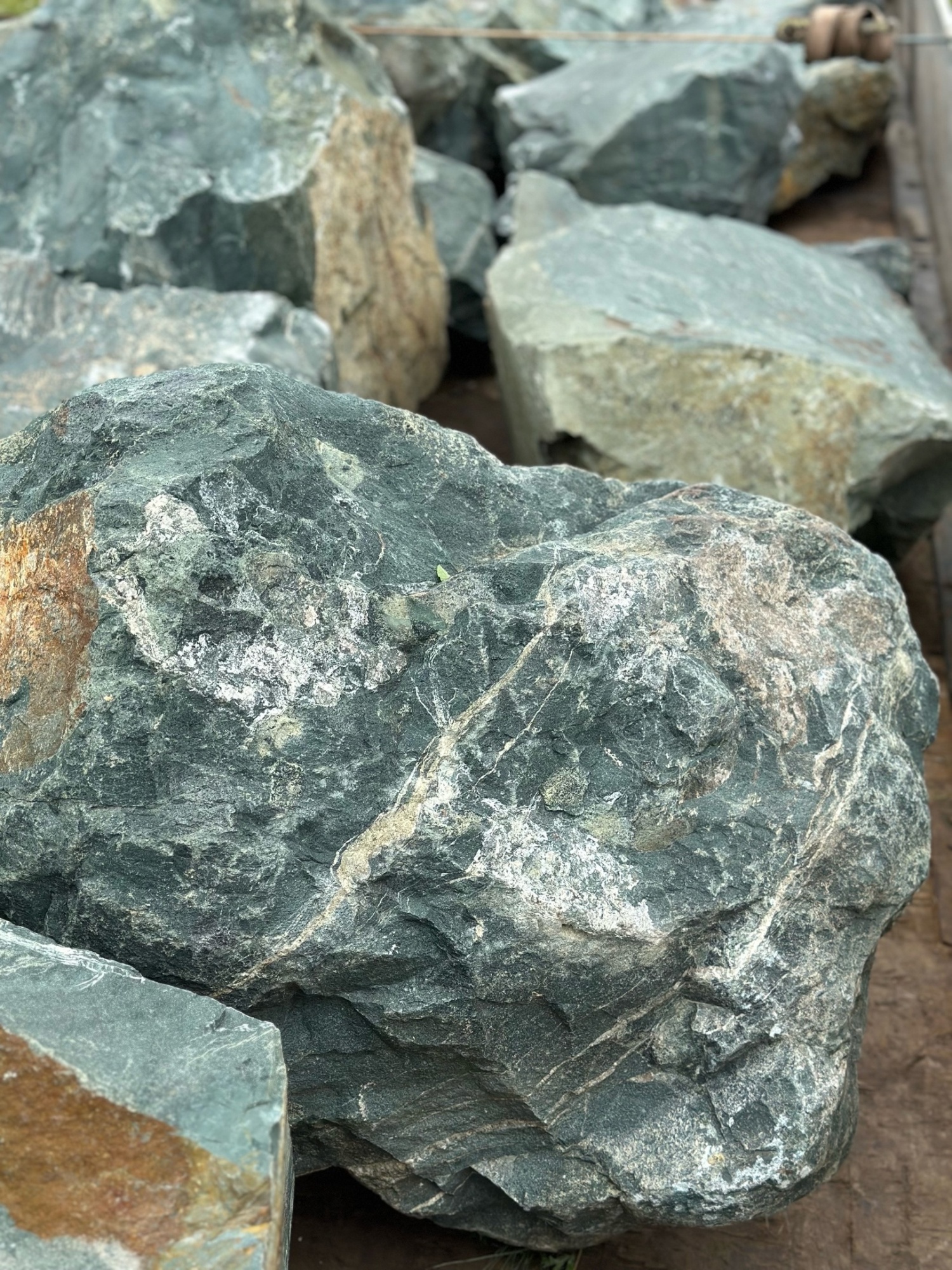 Камни для ландшафтного дизайна зелёные 10-60 килограмм купить в Владимирской области