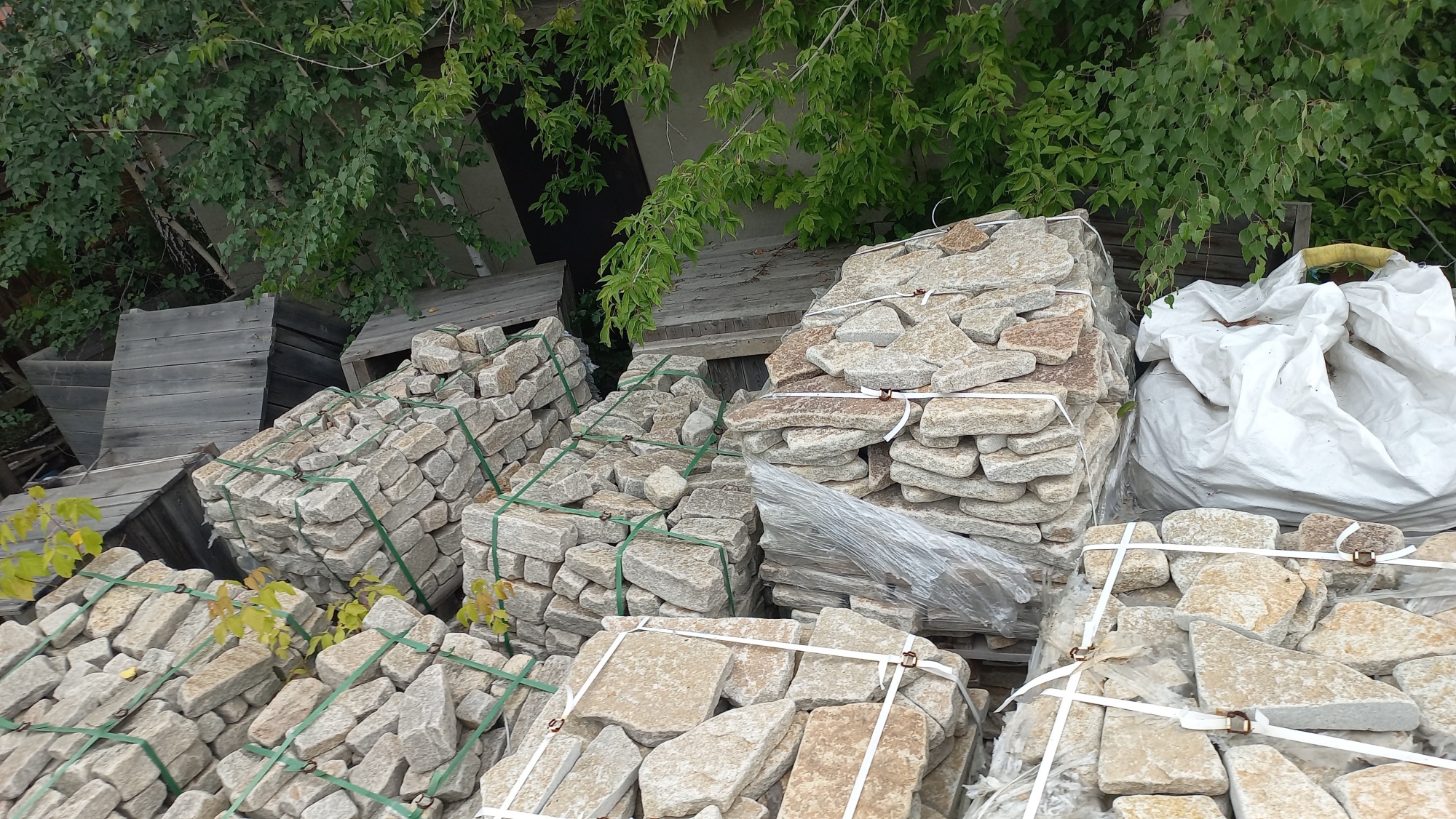 Плитняк гранитный галтованный купить в Владимирской области