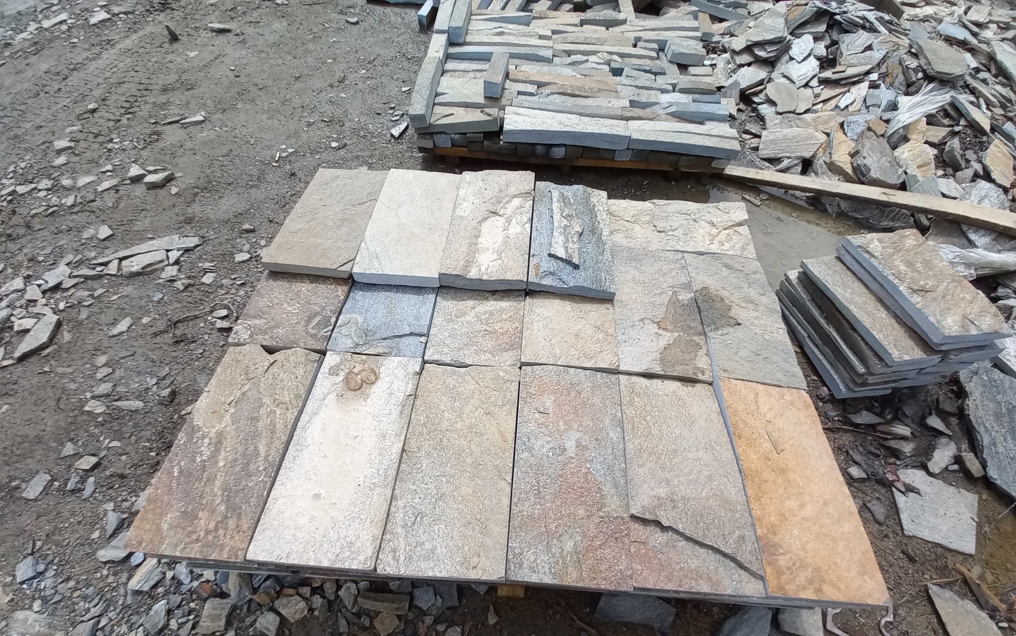 Плитка пилёная златолит Уральский для цоколя, отмостки купить в Владимирской области