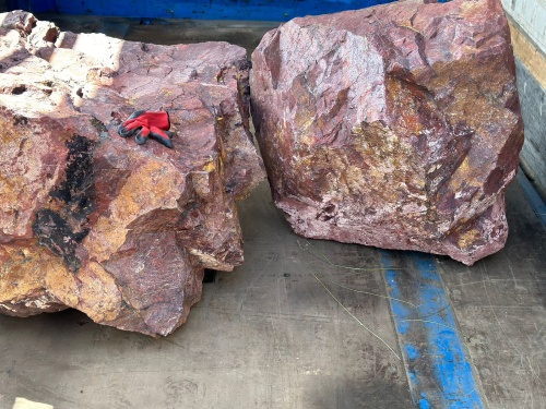 Ландшафтные глыбы красно-фиолетовые 200-1000 килограмм купить в Владимирской области