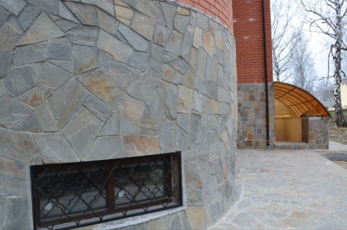 Плитняк златолит Уральский для цоколя, отмостки купить в Владимирской области